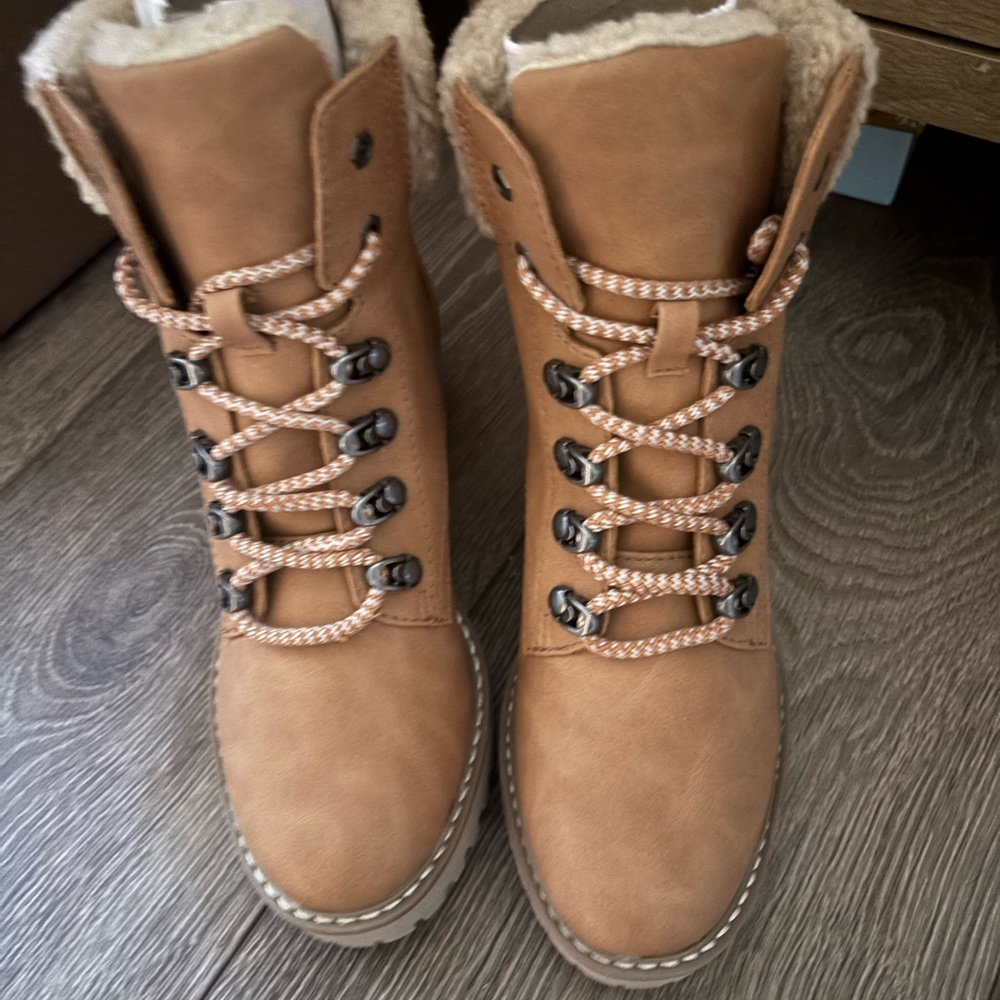 Tan Women's Boots